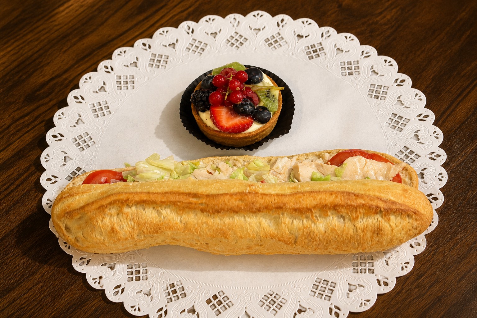 Formule avec sandwich et tarte aux fruits